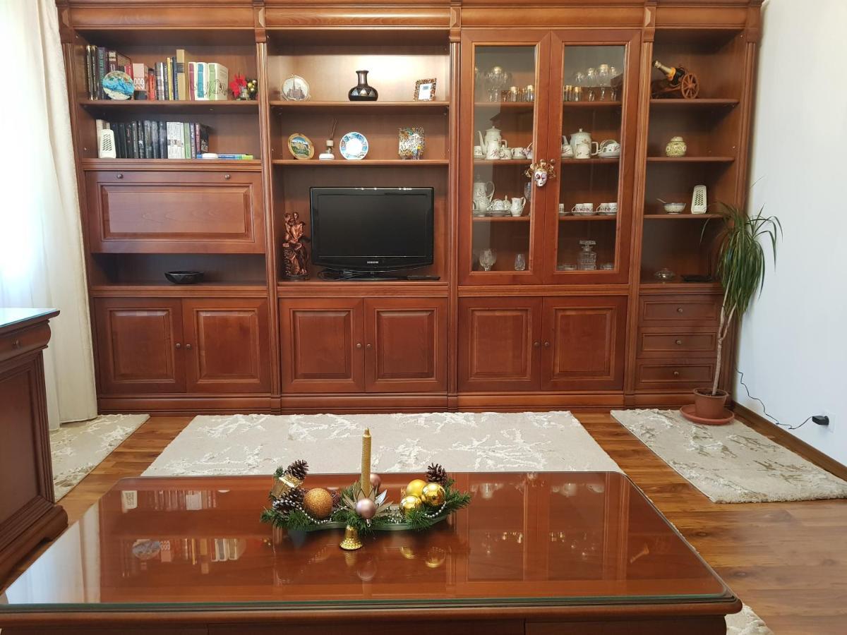 Garsoniera Mihaela Petroşani Exterior foto